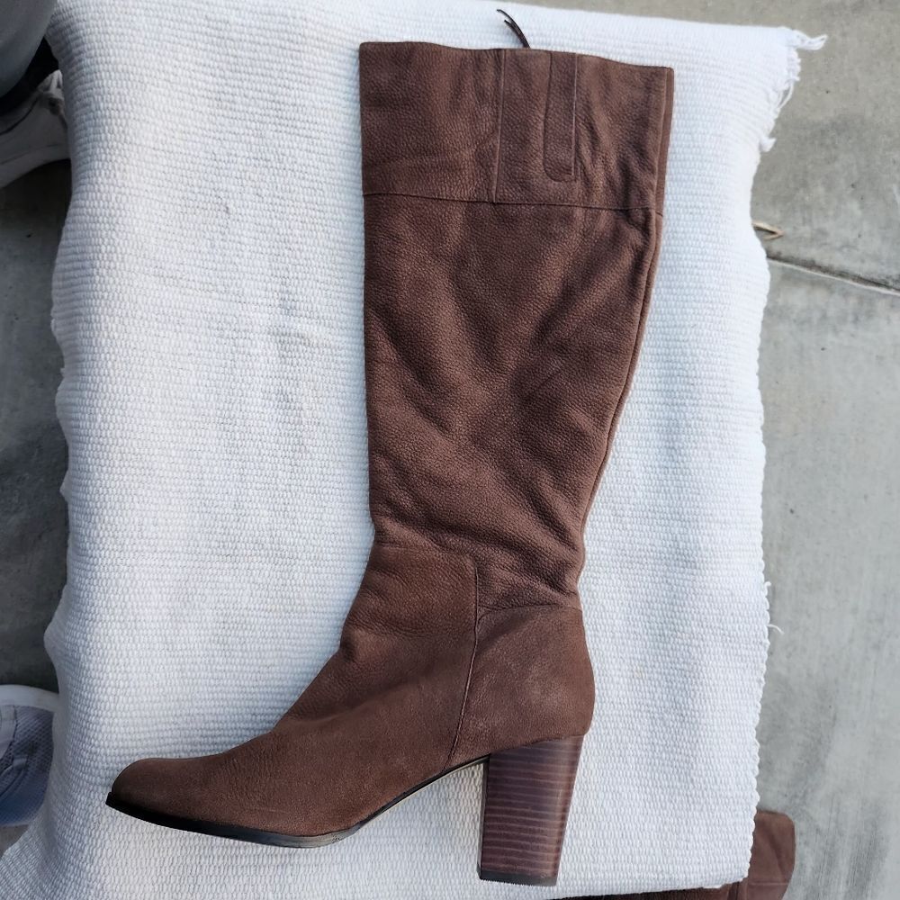 Cole haan pebbled brown leather heeled boots